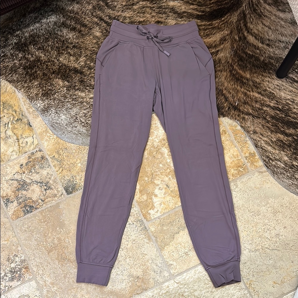 Lululemon joggers mauve size 4